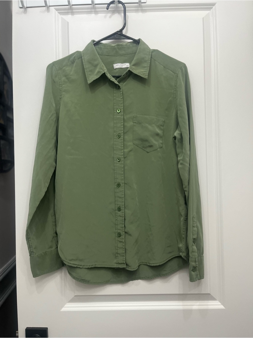Equipment Femme 100% Silk Olive Green Long Sleeve Blouse Medium